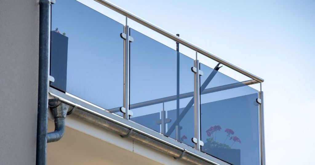 Guarda-corpo de vidro em Cotia